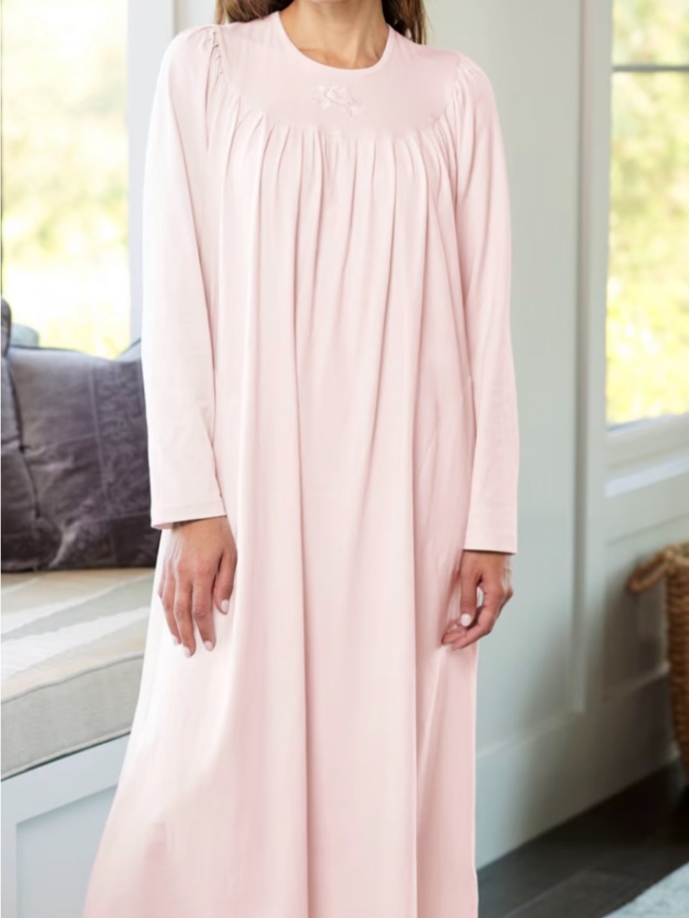 Elegant Long-Sleeve Nightgown in Light Pink